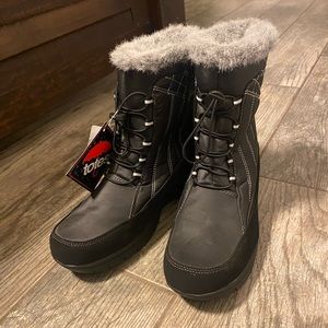 Size 10 woman’s snow boots!!